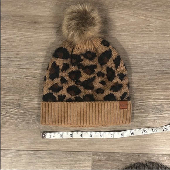 NWOT Britt’s Knits Leopard Print Beanie with Pom Pom - Picture 3 of 4